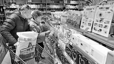 規(guī)范老年消費(fèi)市場 銀發(fā)經(jīng)濟(jì)興起, 適老 更要 護(hù)老